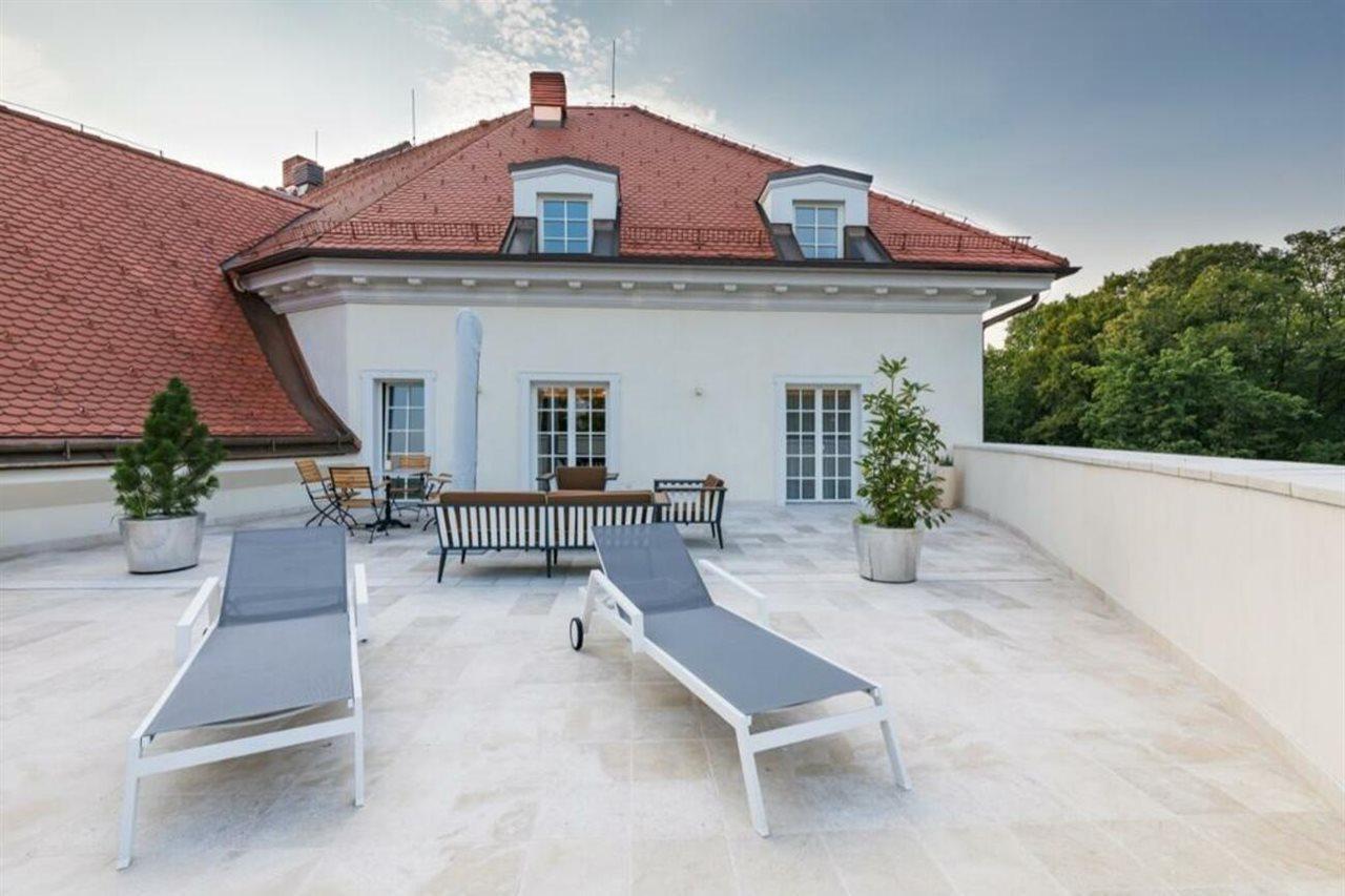 Palace Art Hotel Pezinok Bagian luar foto