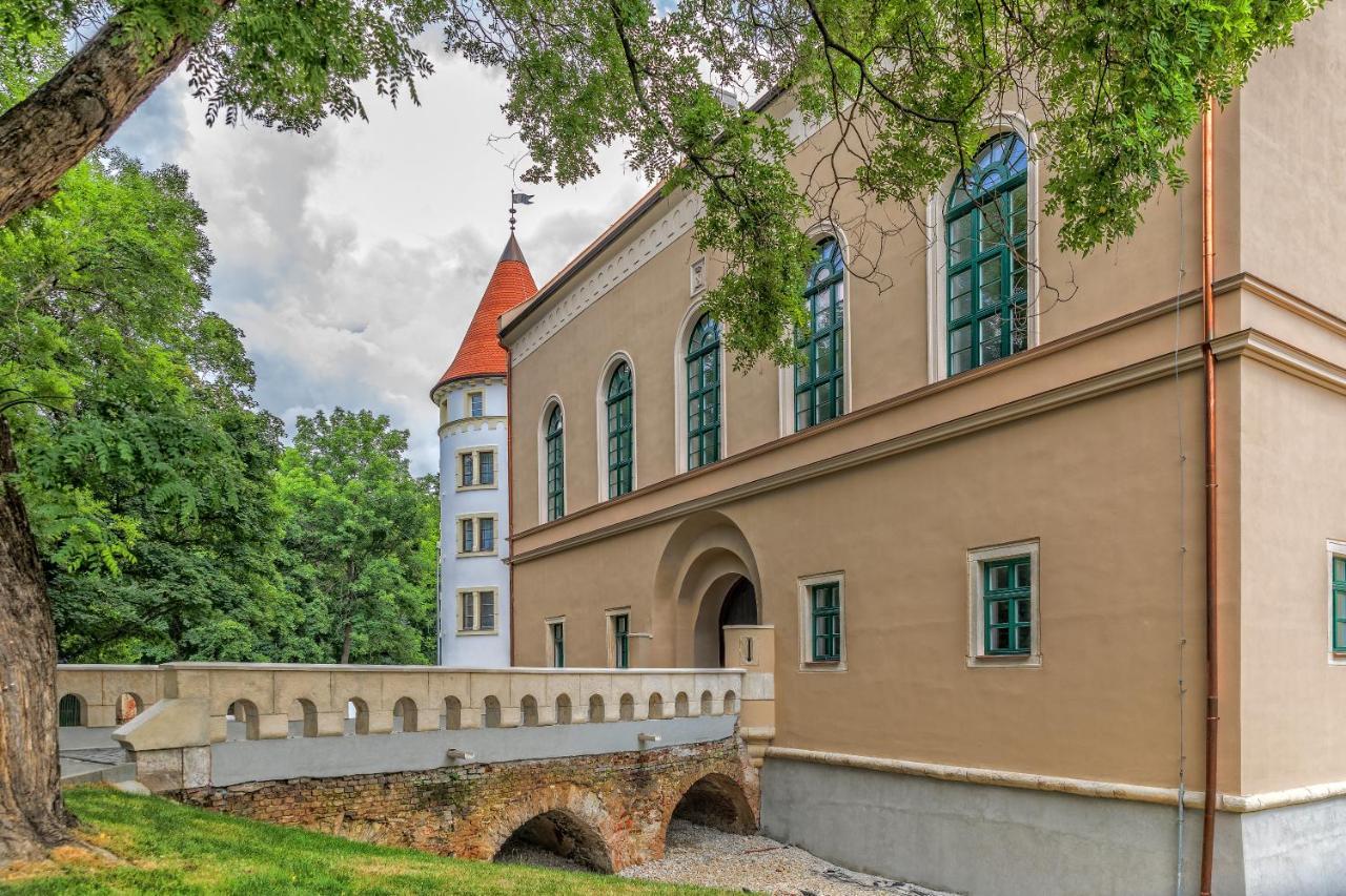 Palace Art Hotel Pezinok Bagian luar foto