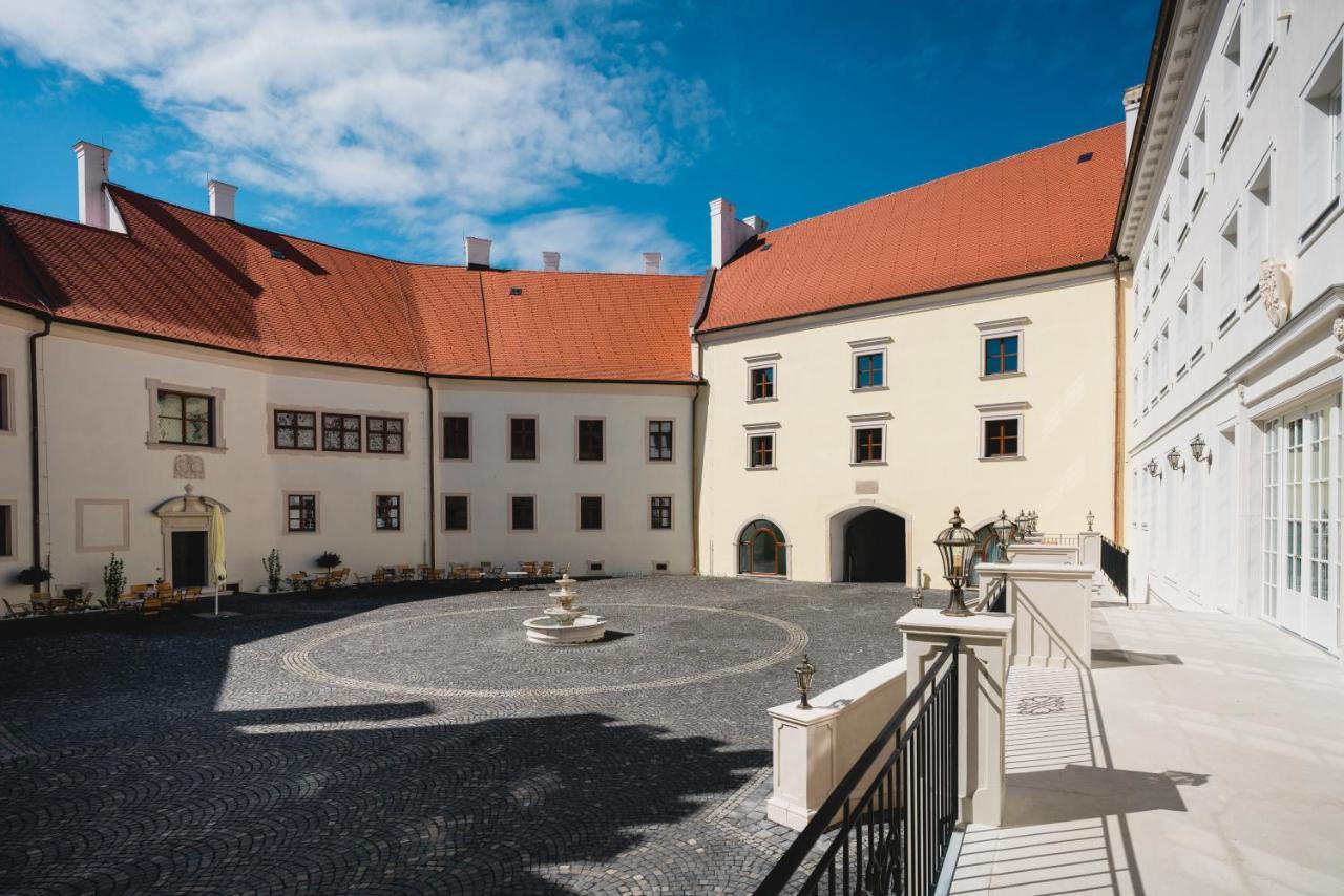 Palace Art Hotel Pezinok Bagian luar foto