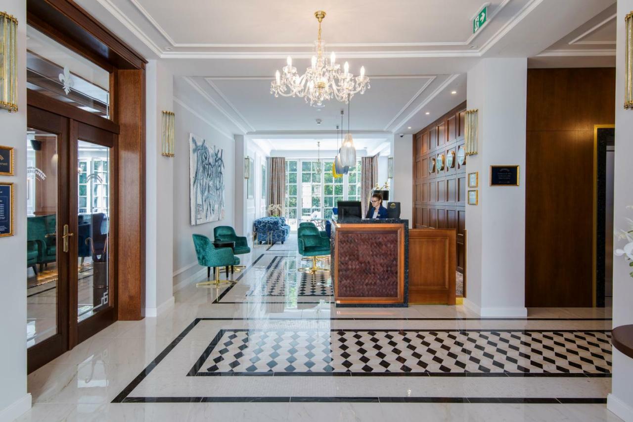 Palace Art Hotel Pezinok Bagian luar foto